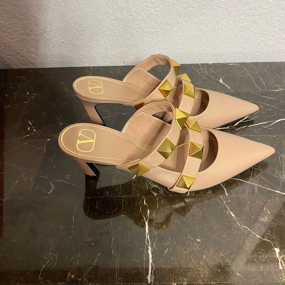 Valentino Garavani Leather Oversized Rockstud Mules 65 nude/blush color - Picture 10 of 15